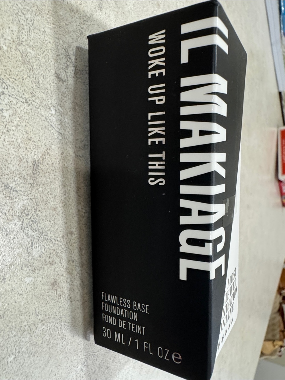 IL MAKIAGE Black Flawless Base Foundation Box